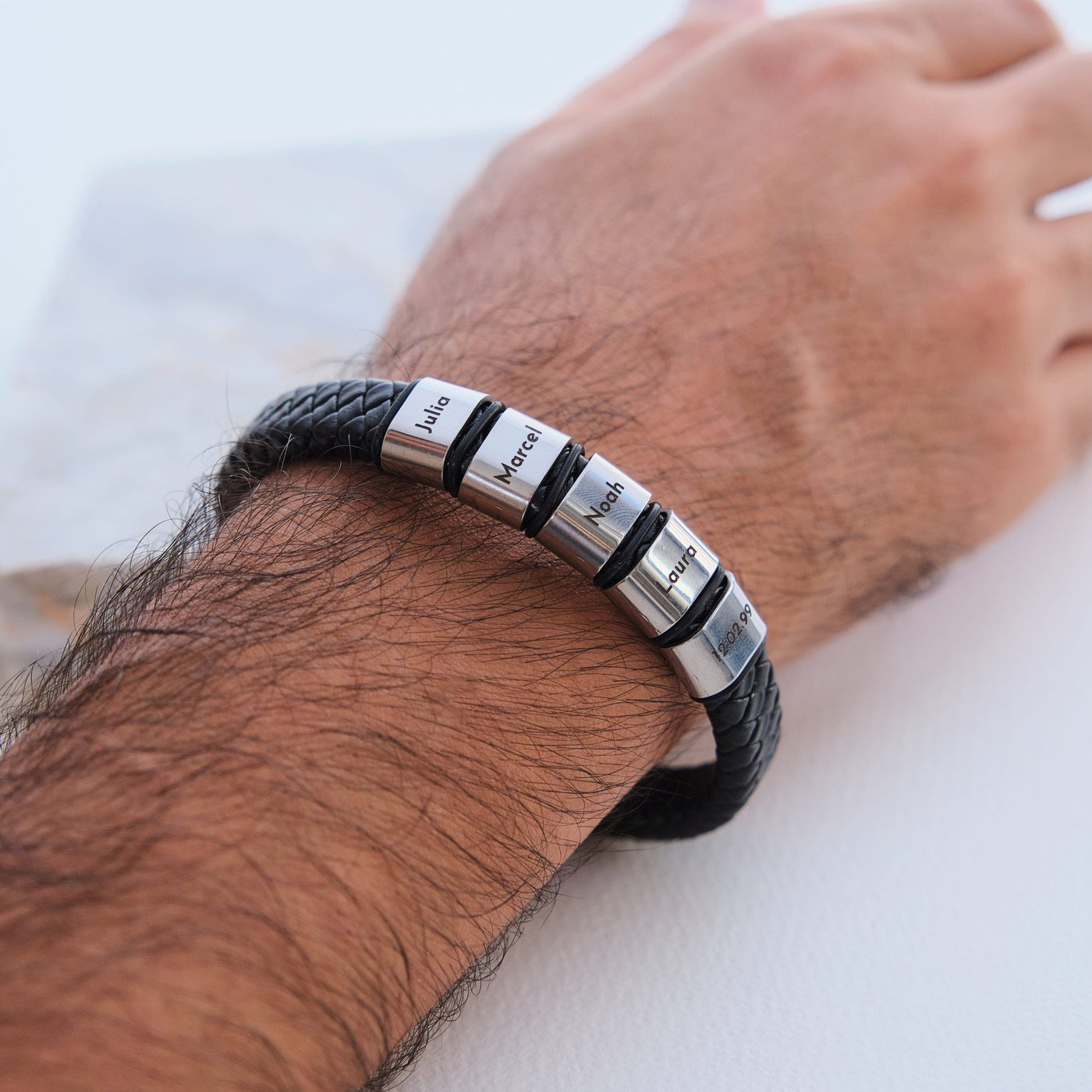 Lederarmband mit gravierten silbernen Beads - OTANTO