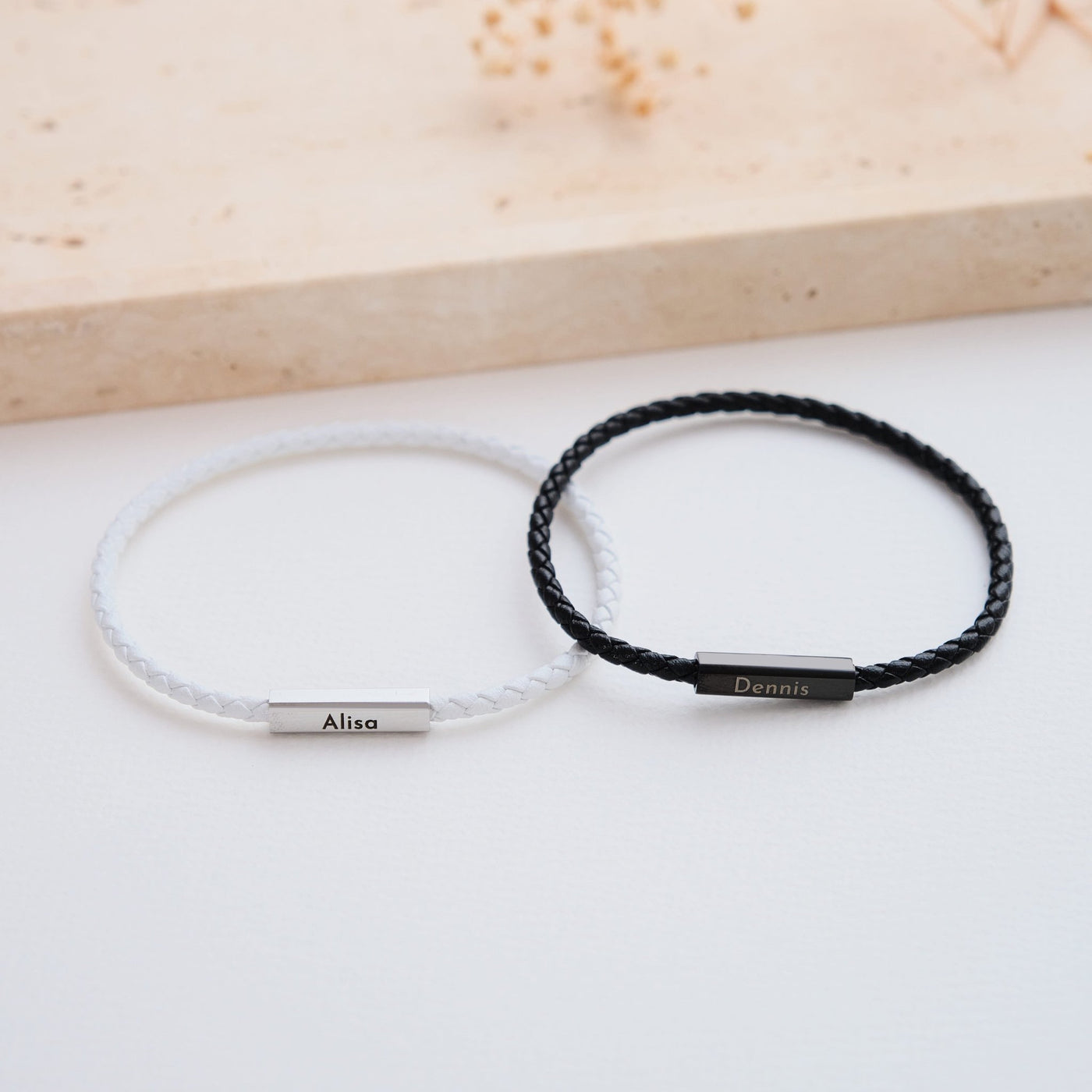 Magnetische Partnerarmbänder mit Gravur - OTANTO