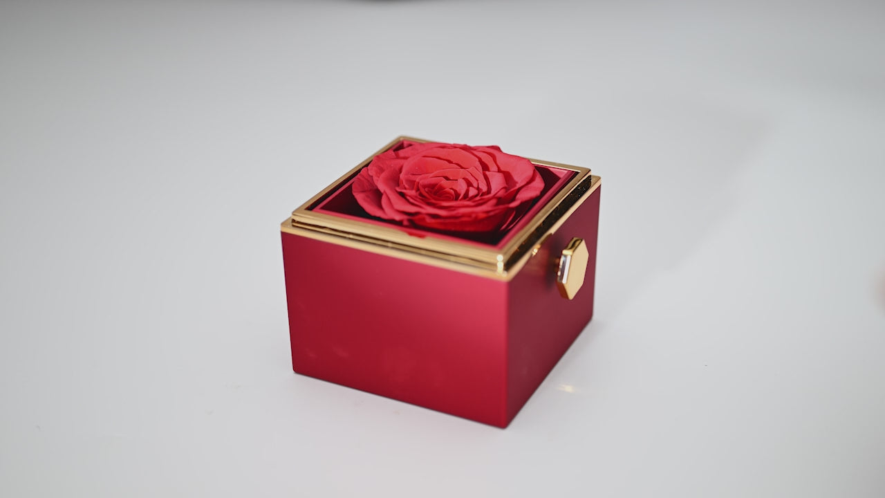 Collier cœur avec gravure et rose éternelle