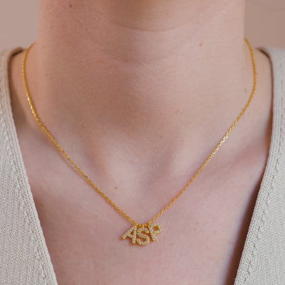 Collier initial en zircone jusqu'à trois lettres