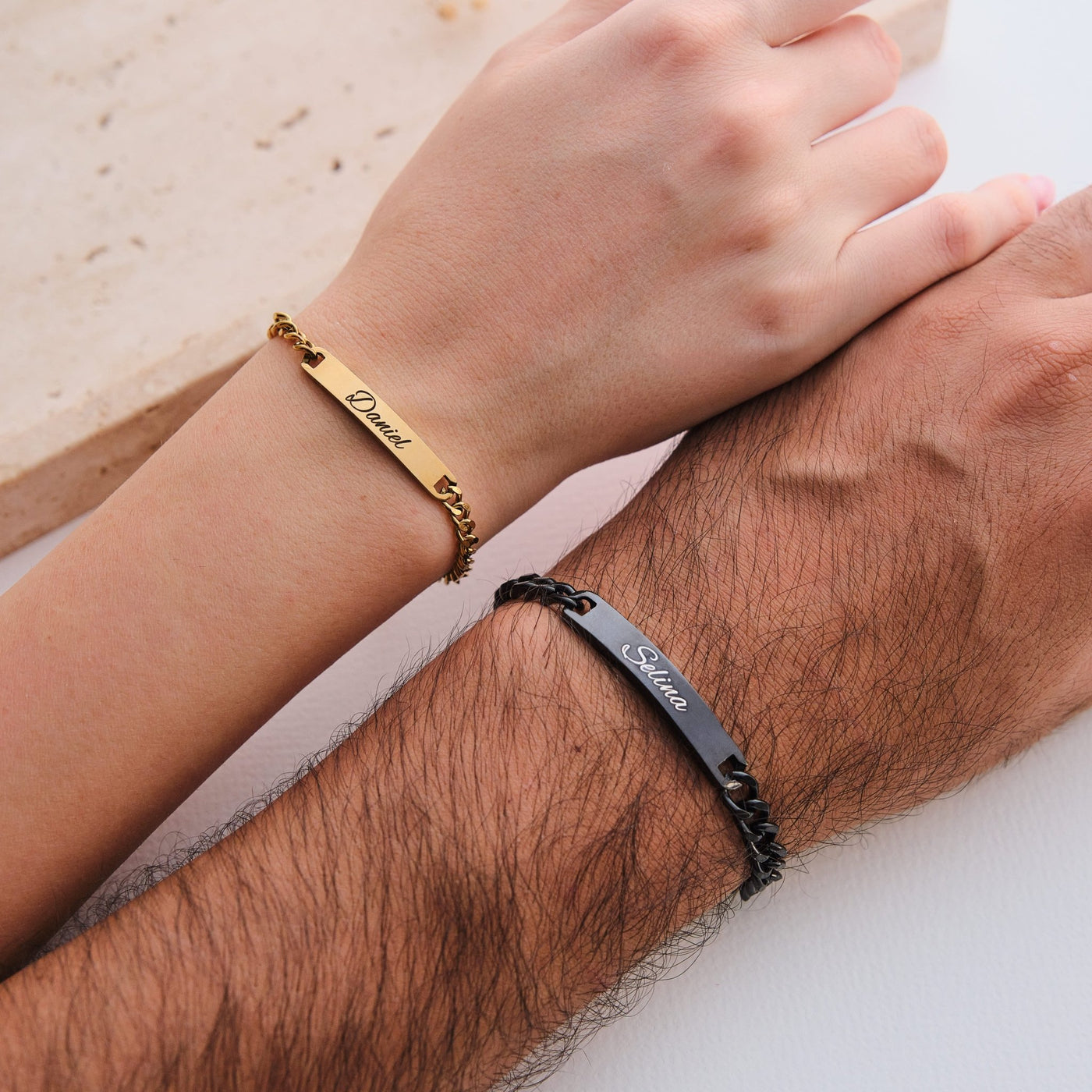 Schwarz Gold Partnerarmband mit Gravur - OTANTO