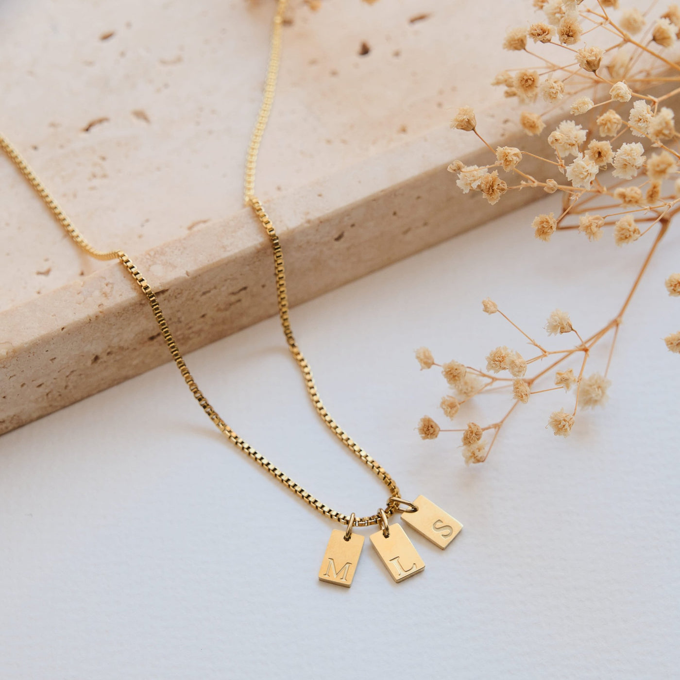 Tag Initial Halskette bis zu drei Anhänger - OTANTO