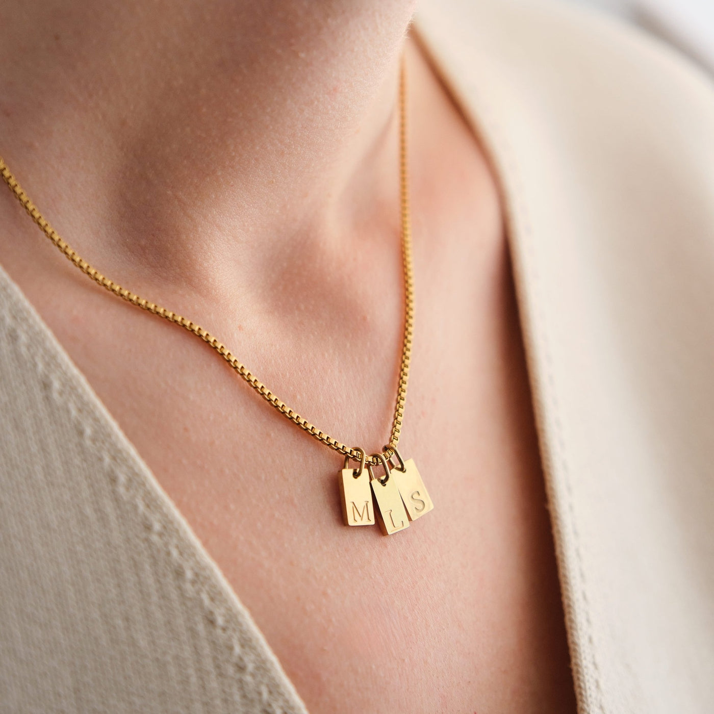 Tag Initial Halskette bis zu drei Anhänger - OTANTO