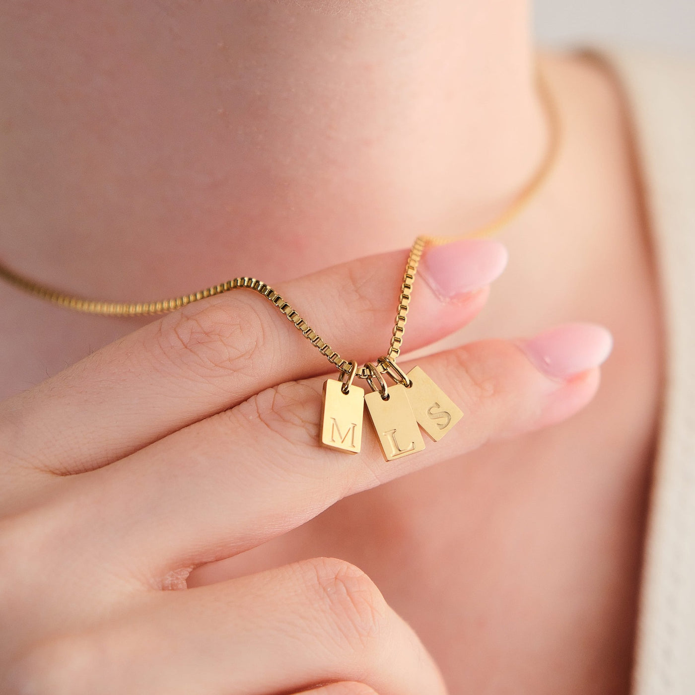 Tag Initial Halskette bis zu drei Anhänger - OTANTO