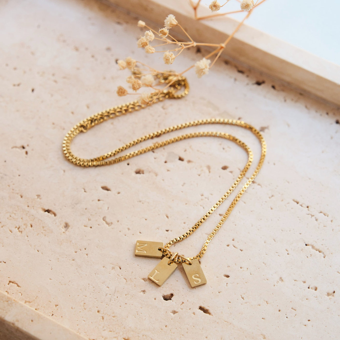 Tag Initial Halskette bis zu drei Anhänger - OTANTO